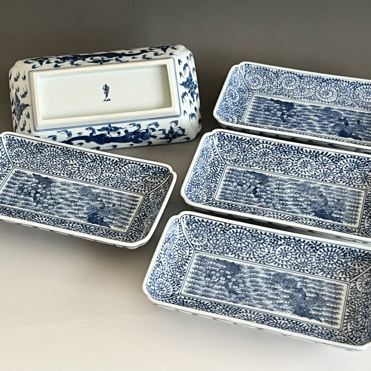 染付　章魚唐草　松竹梅見込　長角皿　五客　銘々皿