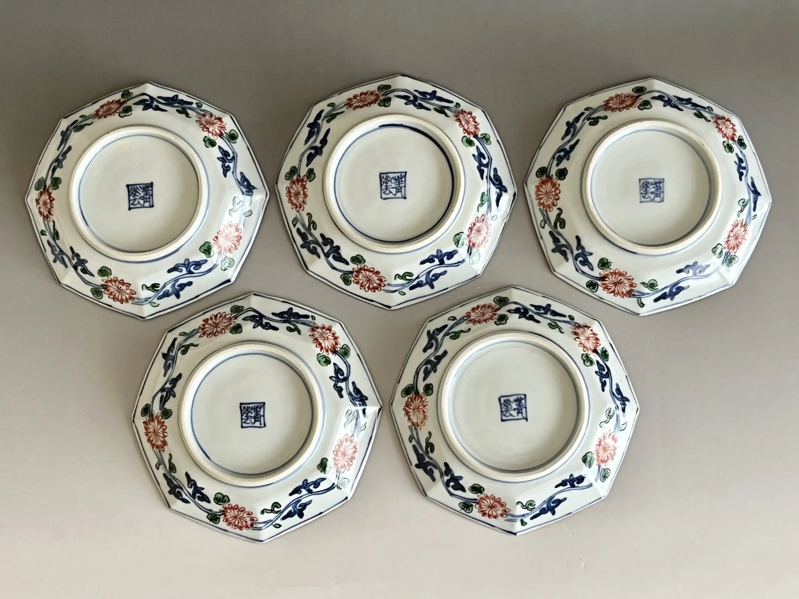 色絵祥瑞　八角形皿　九谷焼　須田菁華作 三代 須田菁華 九谷 色絵 祥瑞 松竹梅文 皿 八角皿 五枚 五客 銘々皿