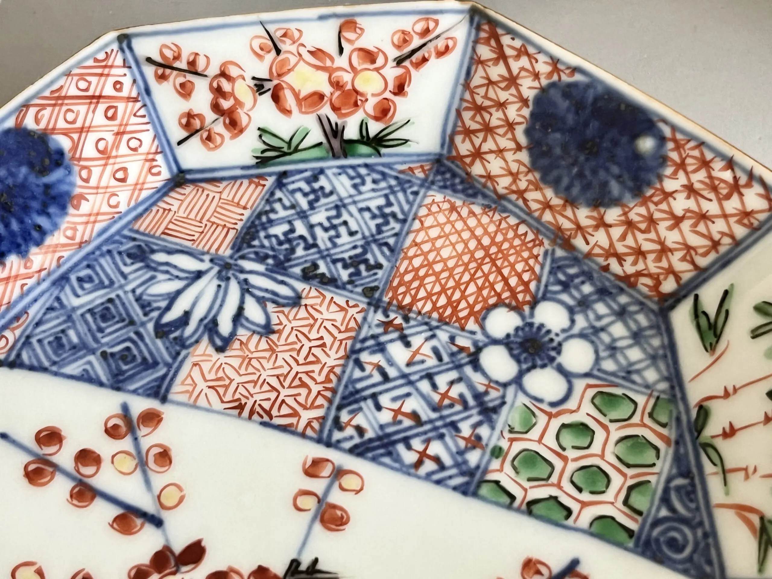 色絵祥瑞　八角形皿　九谷焼　須田菁華作 須田菁華 『色絵祥瑞八角皿』 ｜骨董品買取 緑和堂