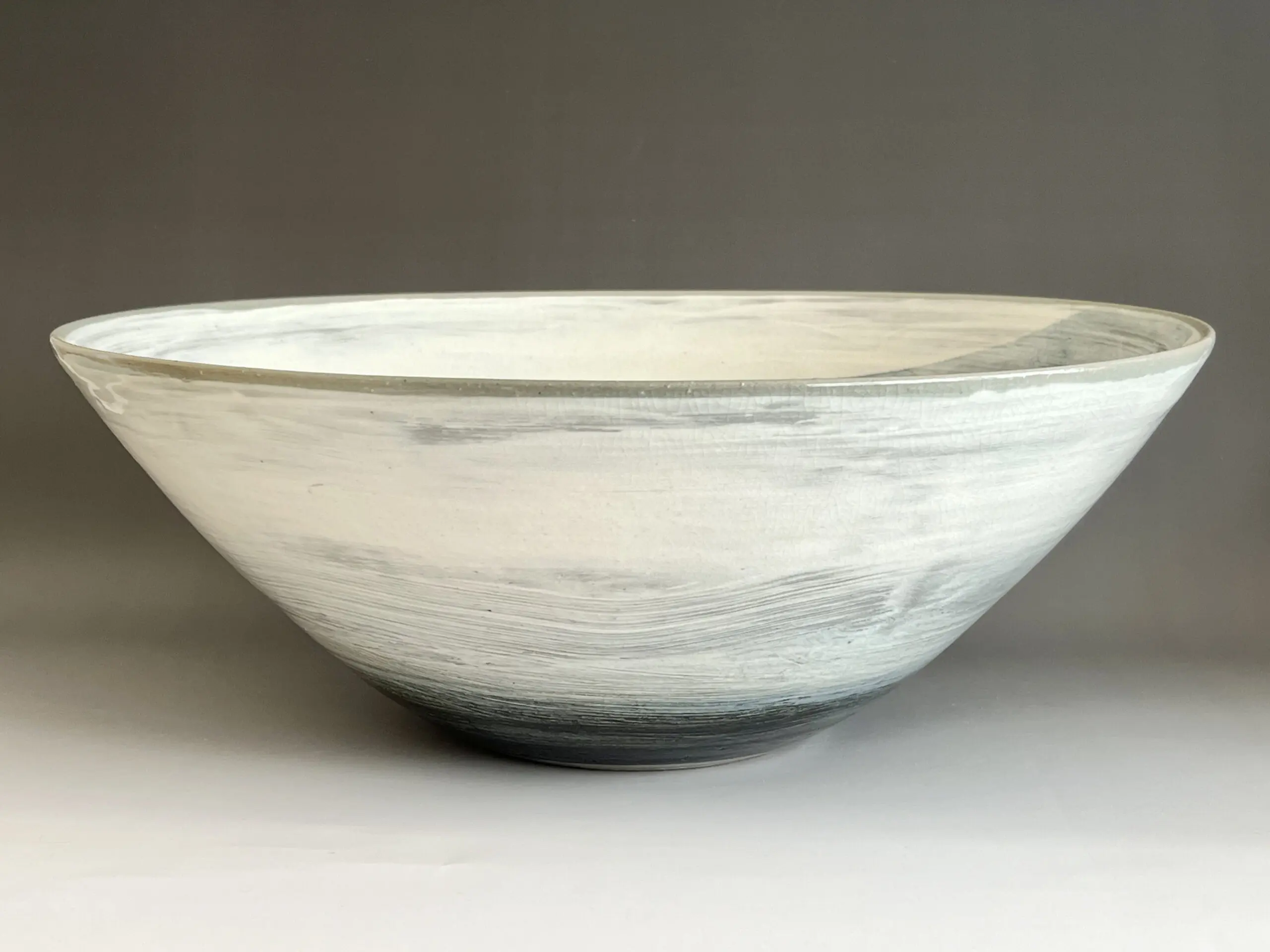 ○ 山本雄次 平安 麦波 鮎之図 大鉢 色絵金彩 胴径43.0㎝ 大作 飾り鉢