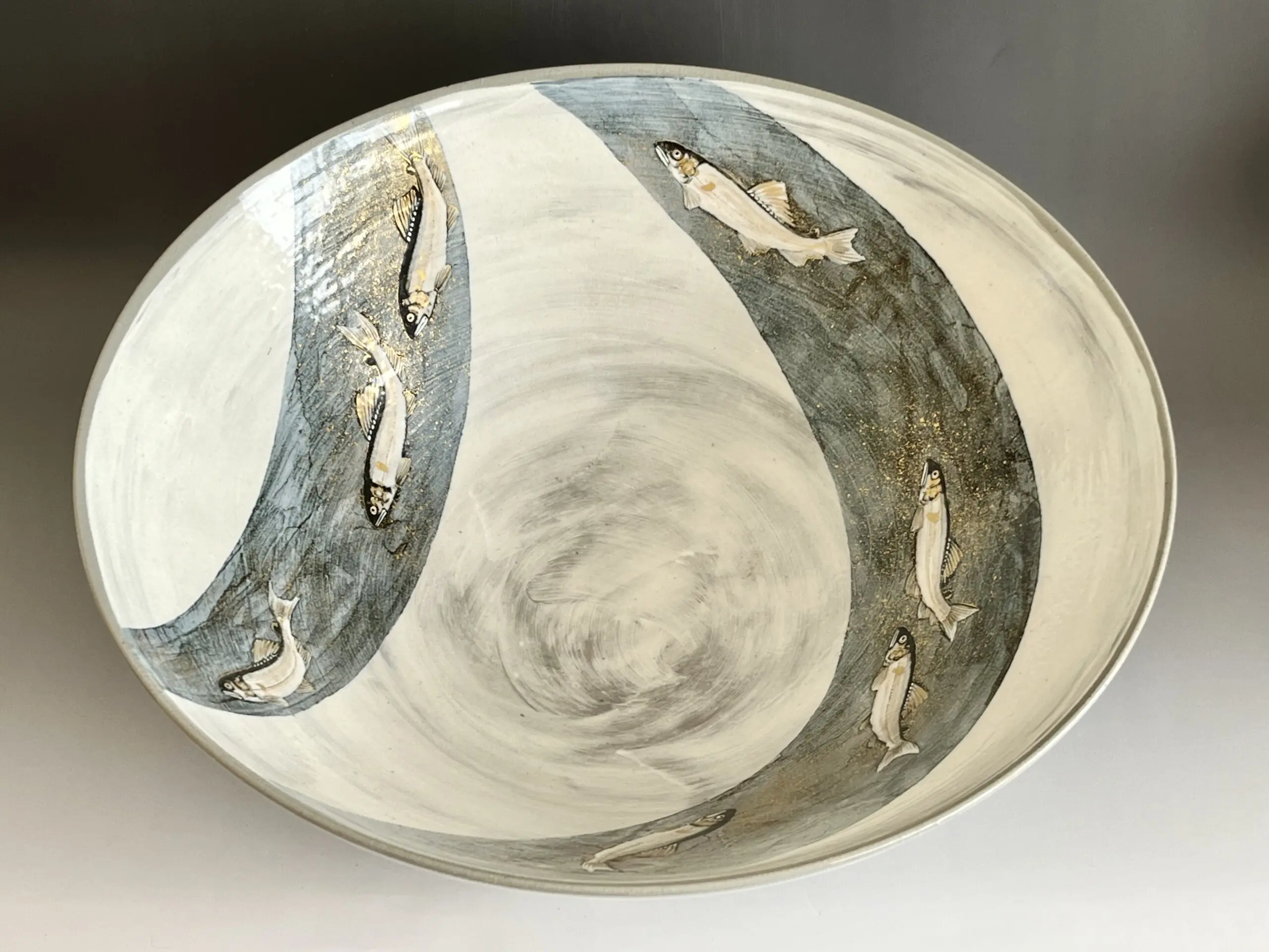 ○ 山本雄次 平安 麦波 鮎之図 大鉢 色絵金彩 胴径43.0㎝ 大作 飾り鉢