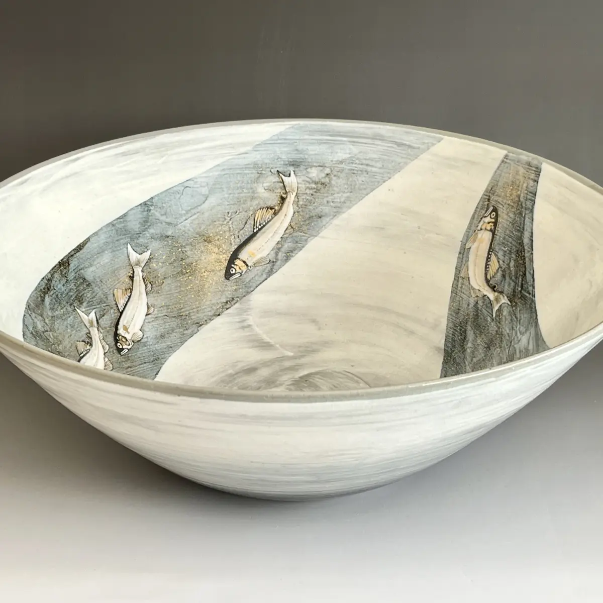 ○ 山本雄次 平安 麦波 鮎之図 大鉢 色絵金彩 胴径43.0㎝ 大作 飾り鉢
