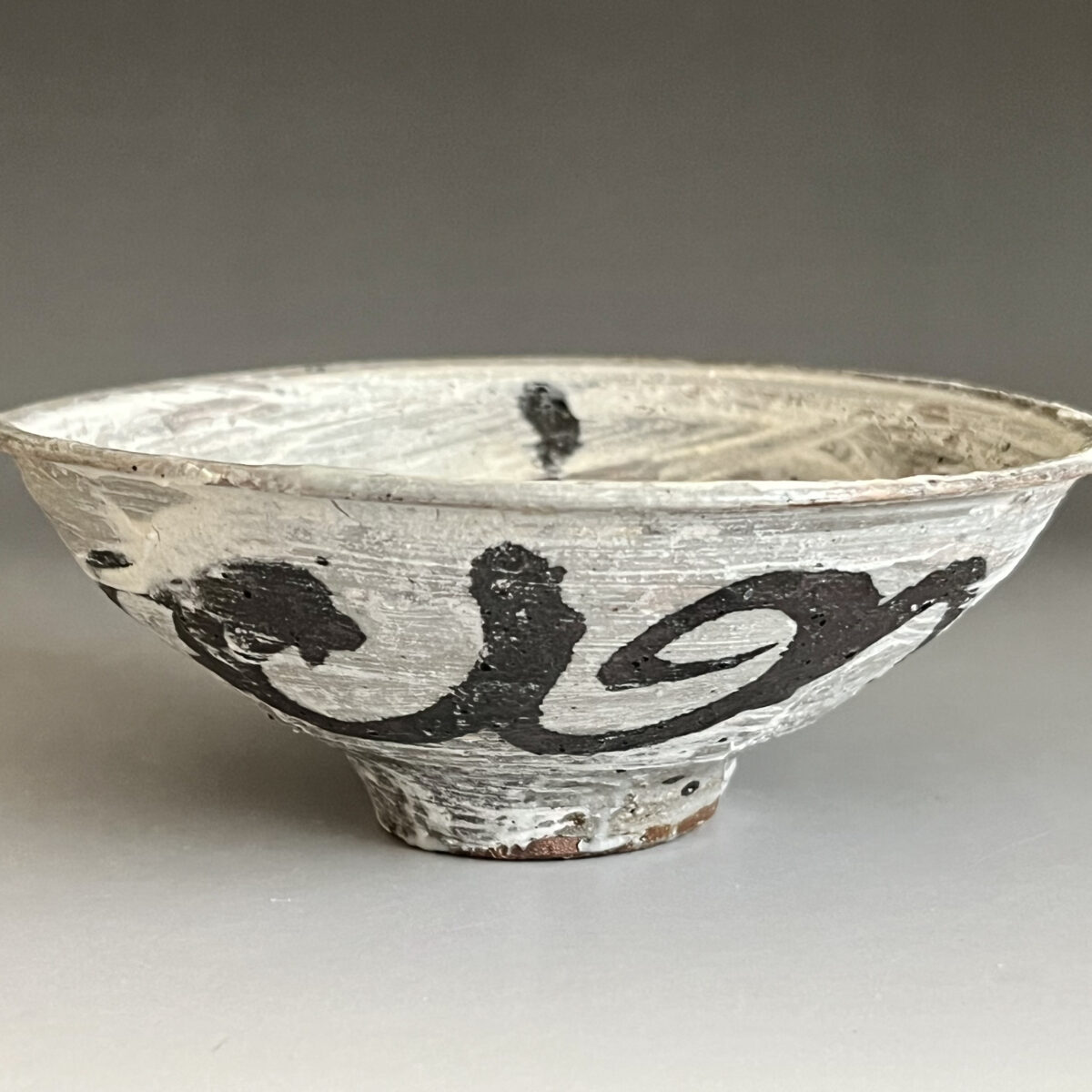 絵刷毛目　鶏龍山　茶碗