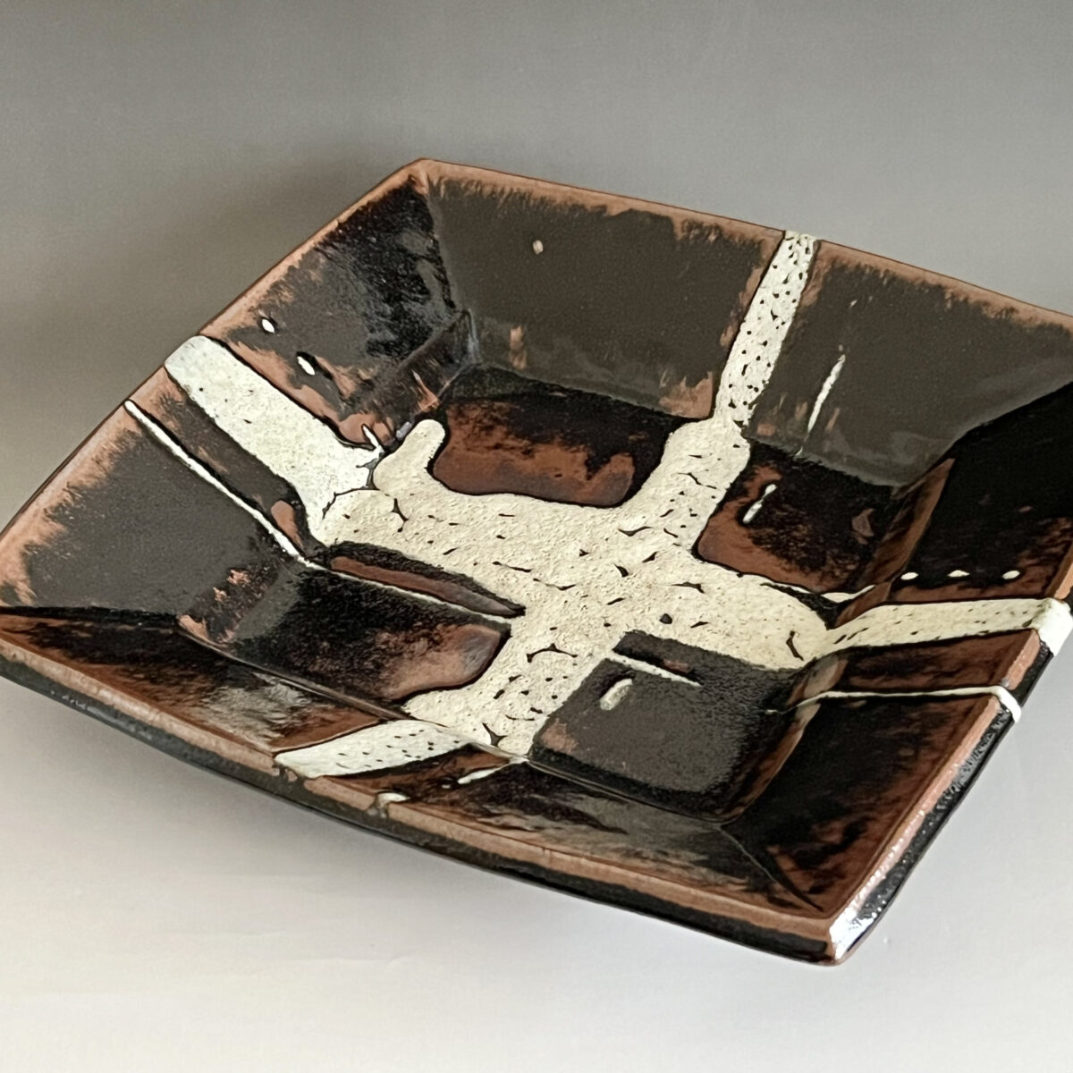 糠白十字　飴釉　角皿