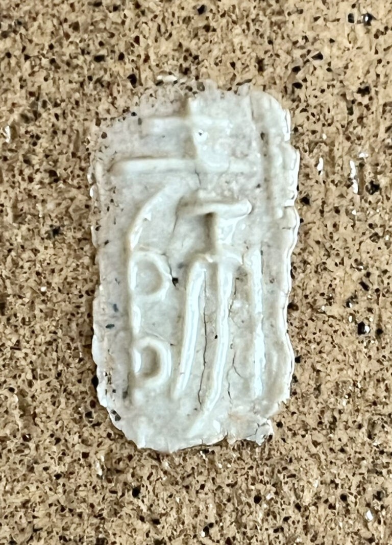 人間国宝 加藤土師萌　孔雀緑兎文　角皿　飾り皿の陶印