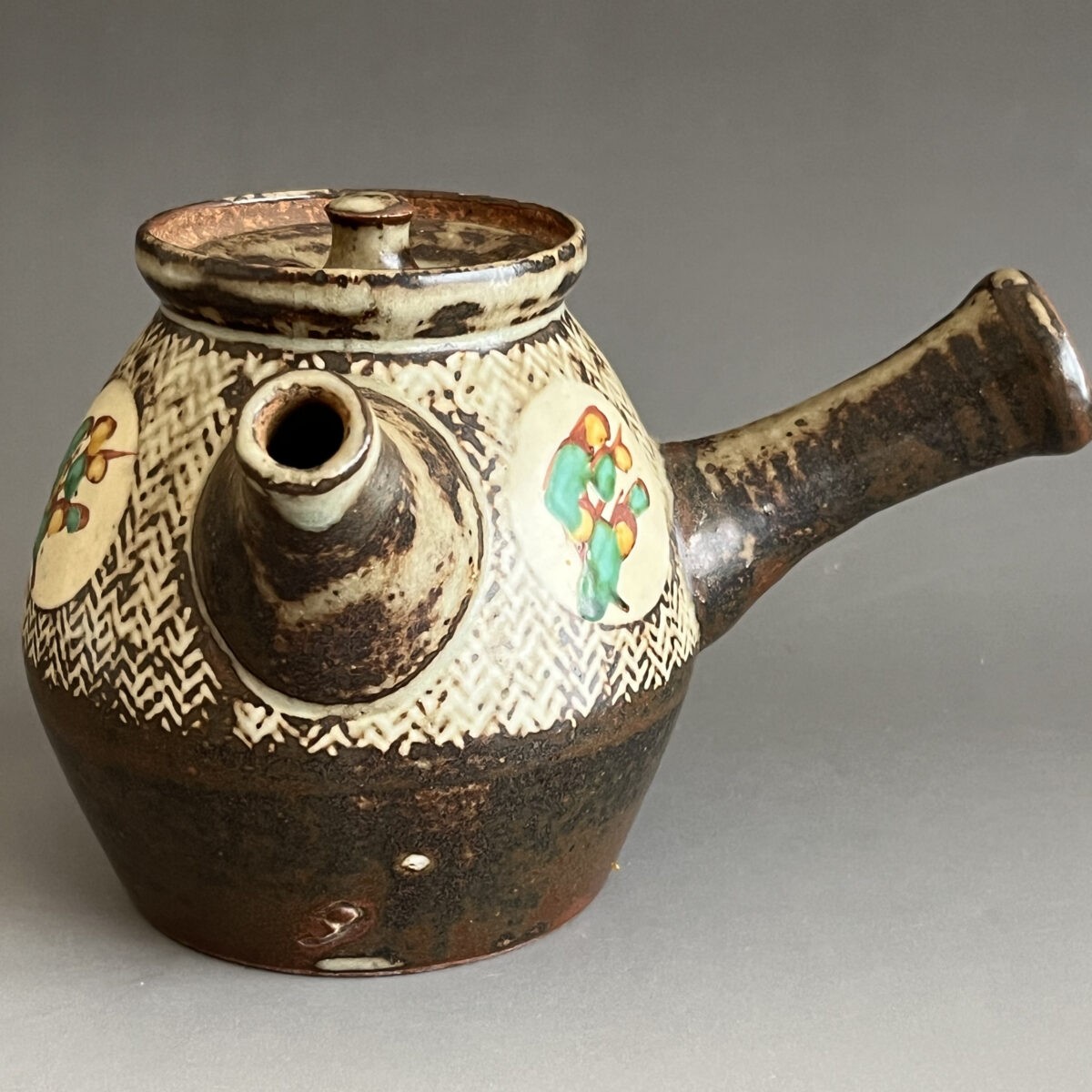 益子焼　象嵌赤絵　草花文　急須