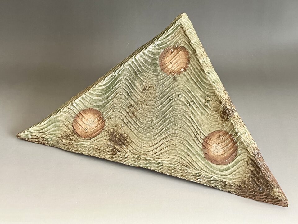 坂田甚内 （師 加守田章二） 益子焼　波状文　三角　大皿　胴径35.5㎝　モダン　和食器　現代アート