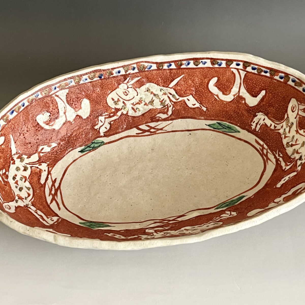 赤絵金彩　兎文　楕円鉢