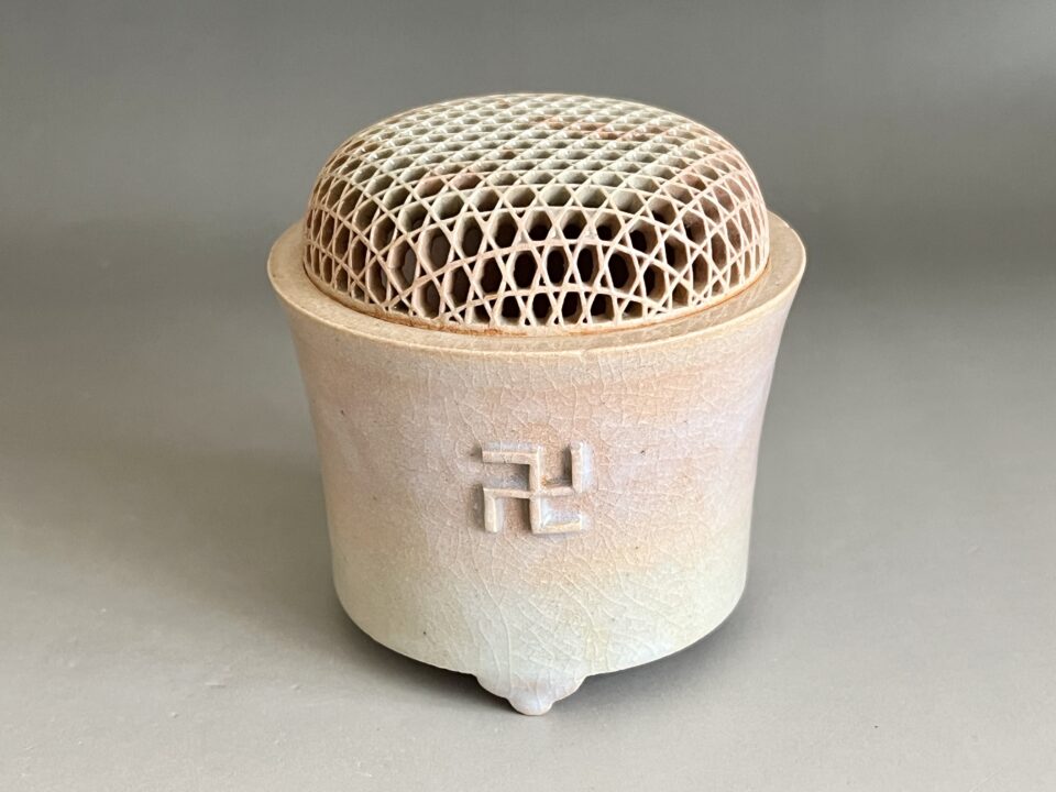 ⚫︎ 廣澤洋海　本郷窯　萩焼　香炉　卍　透彫　茶道具