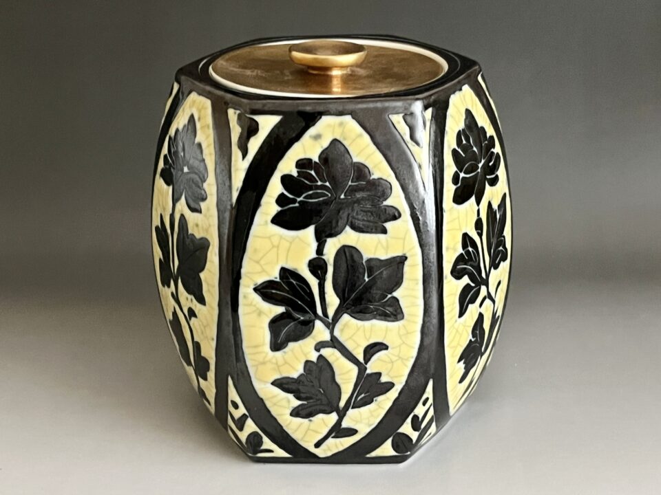 桃山　玉堂窯 （手塚玉堂） 黒釉　掻落草文　六角　水指　茶道具