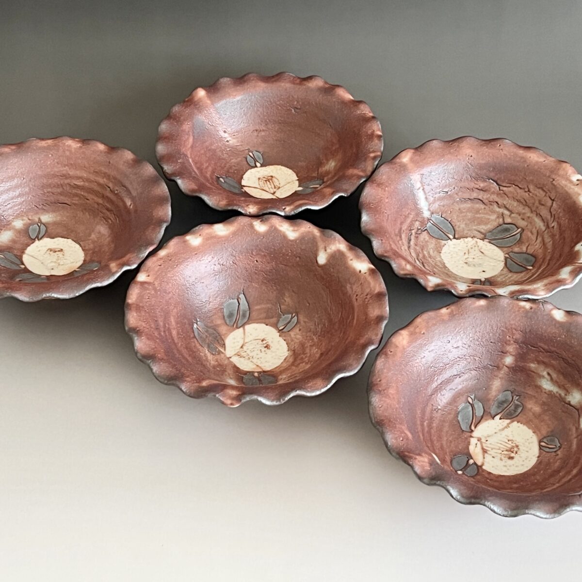 鼡志野　椿文平向付揃　五客