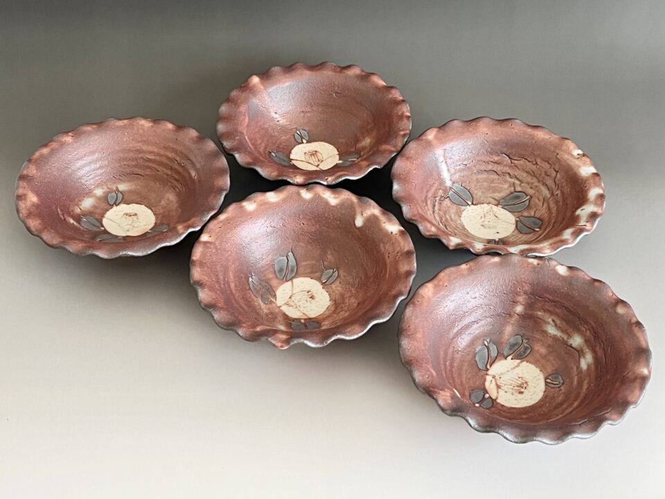 林亮次　荘山窯　鼡志野　椿文　平向付揃　五客　輪花　向付　懐石　会席　和食器