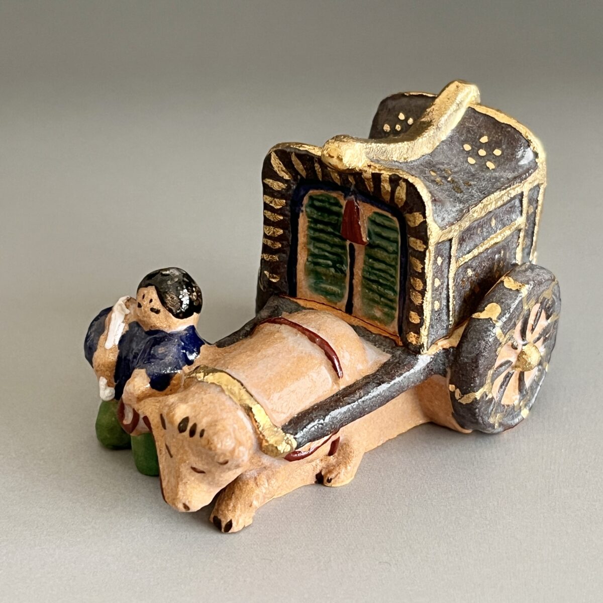 牛車と童狩衣　香合