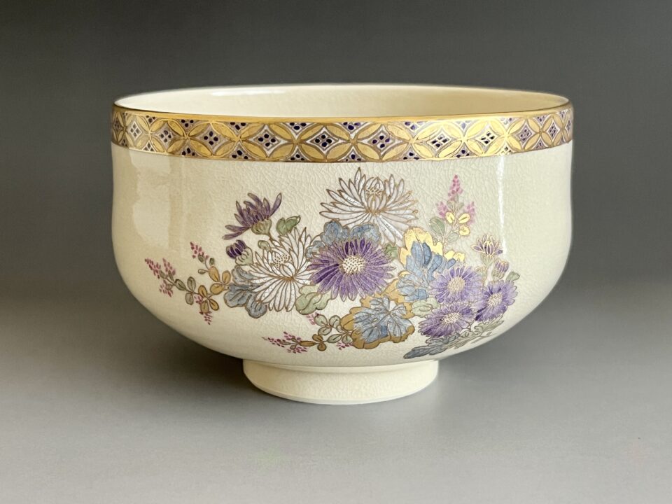 ★ 磯御庭窯　薩摩焼　茶碗　岩石作　俊山画　合作　色絵金彩　草花文　茶道具