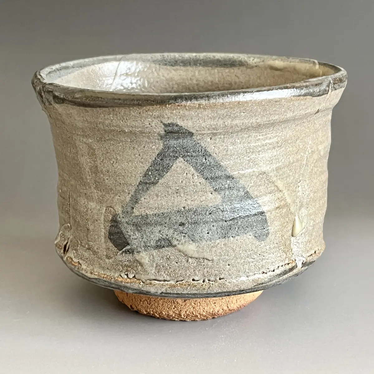茶道具　人間国宝　田村耕一造　白釉茶碗　共箱　M　R6890 ☆ 本橋勤 （師 人間国宝 田村耕一） △⚪︎◻︎文 沓茶碗 茶道具
