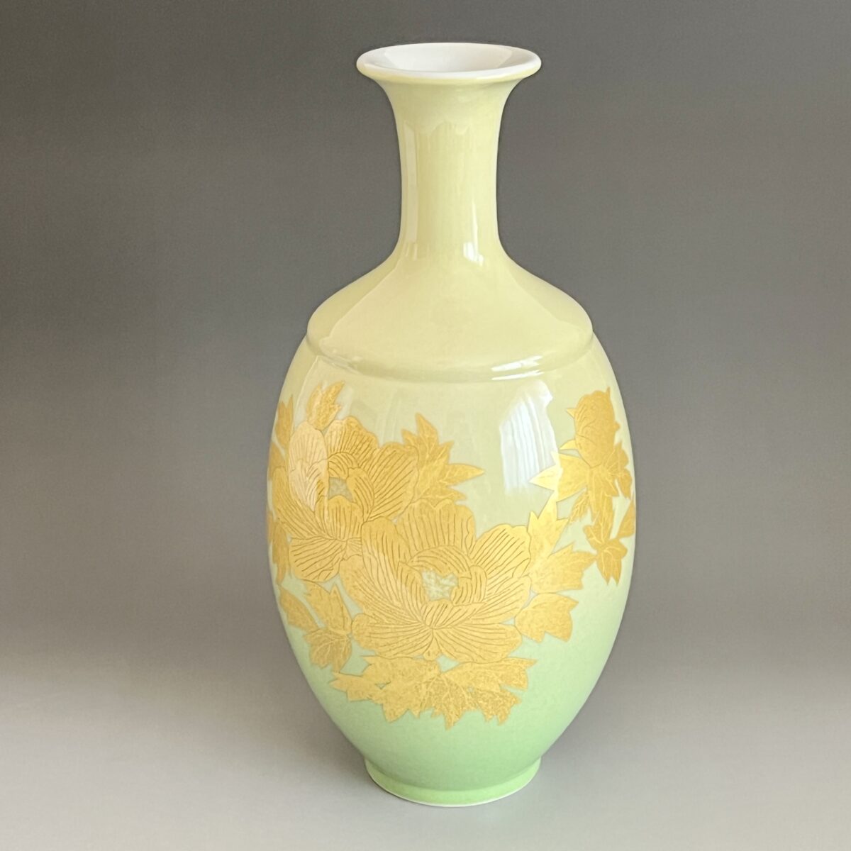 釉裏金彩牡丹文花瓶