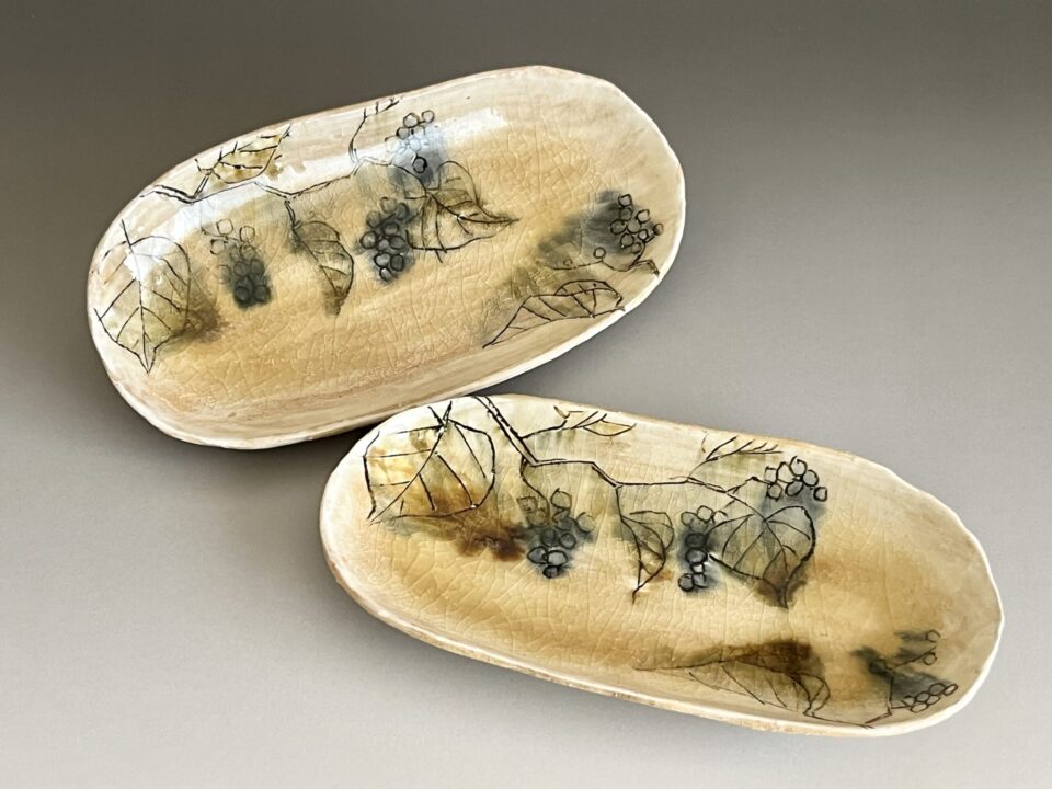 藤平伸　三喜来皿 （山帰来） 葡萄紋小判形皿　二客　二枚　楕円皿　小皿　和食器