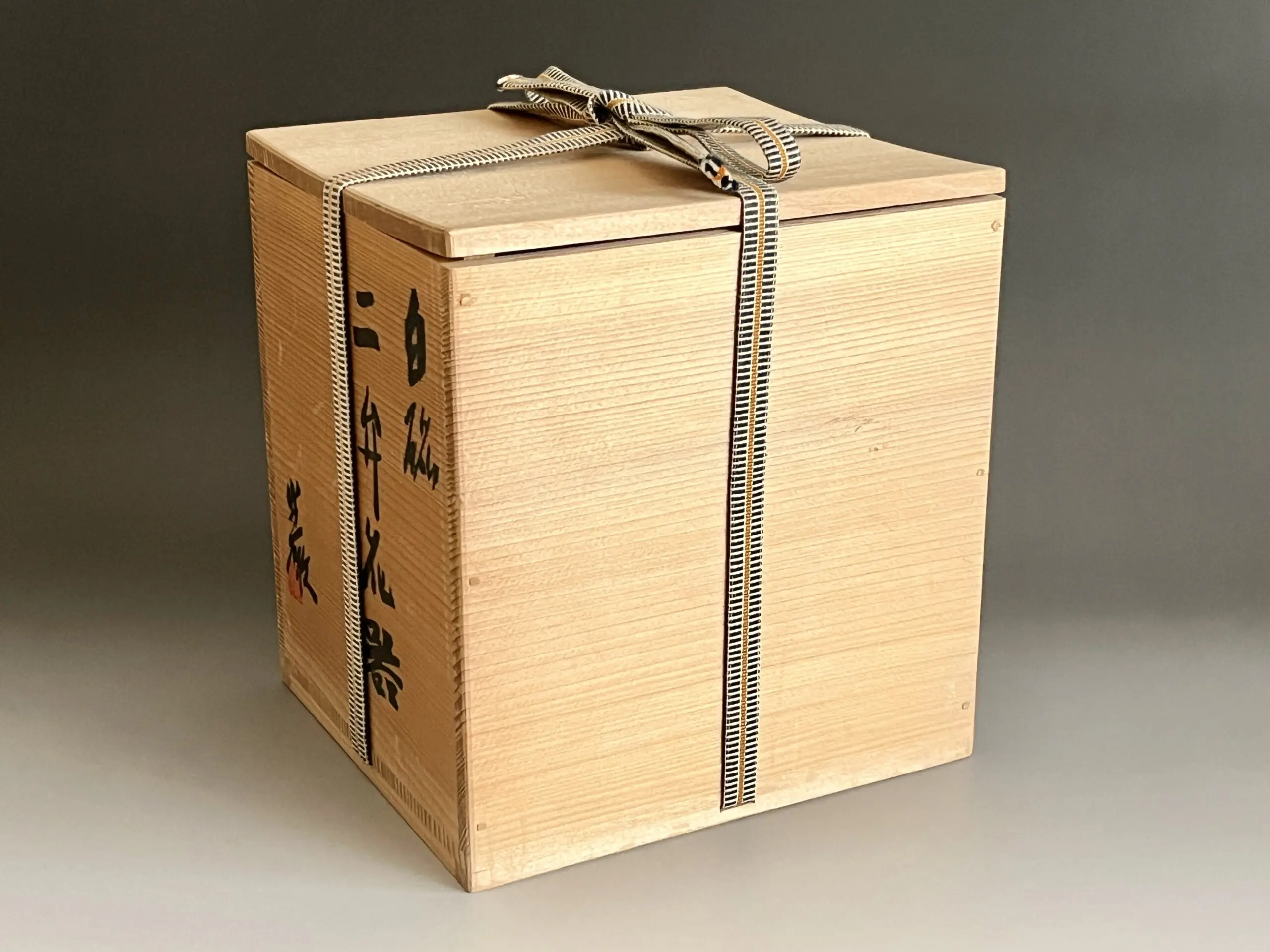 共箱（蓋反り、側面傷み有り）／共布