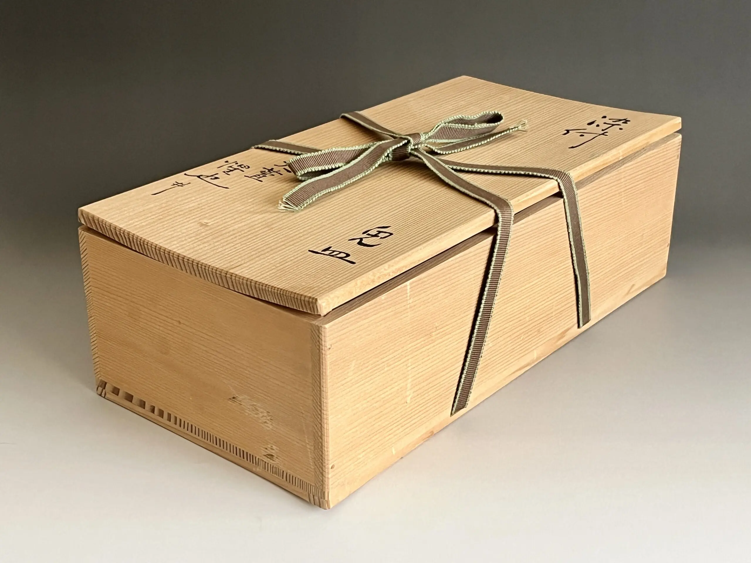 共箱（蓋反り）／荒川豊蔵氏による紹介文