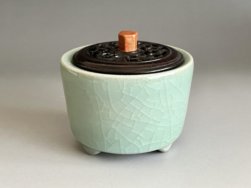三代 井上良斎 （師 板谷波山） 神奈川焼　青磁香炉　三足　唐木透蓋　茶道具　