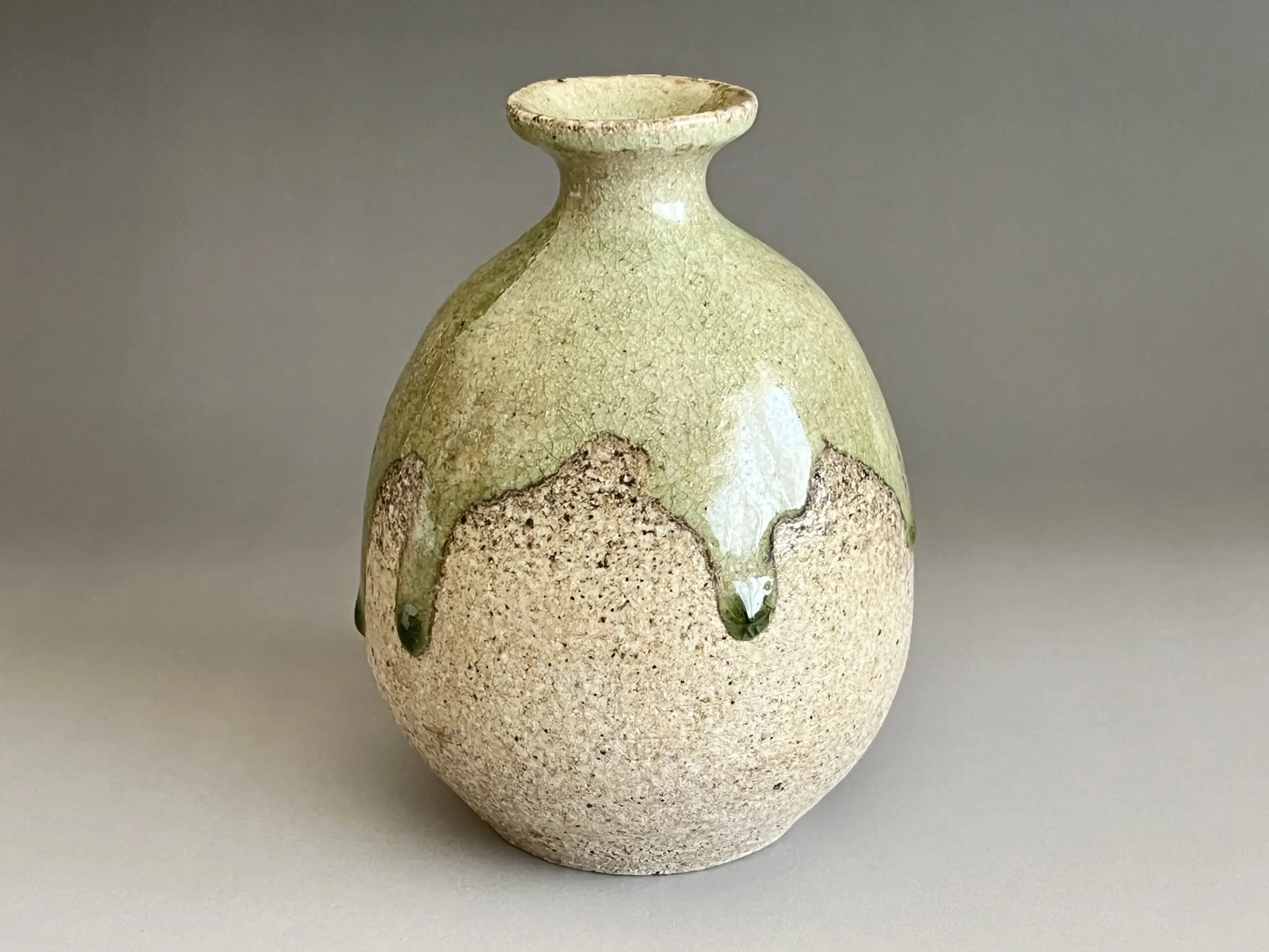 徳利 (江崎一生 作) 江崎一生 常滑焼 灰釉 壷 徳利 花瓶 花入 花器 酒器 | 陶酔庵 -tousuian-