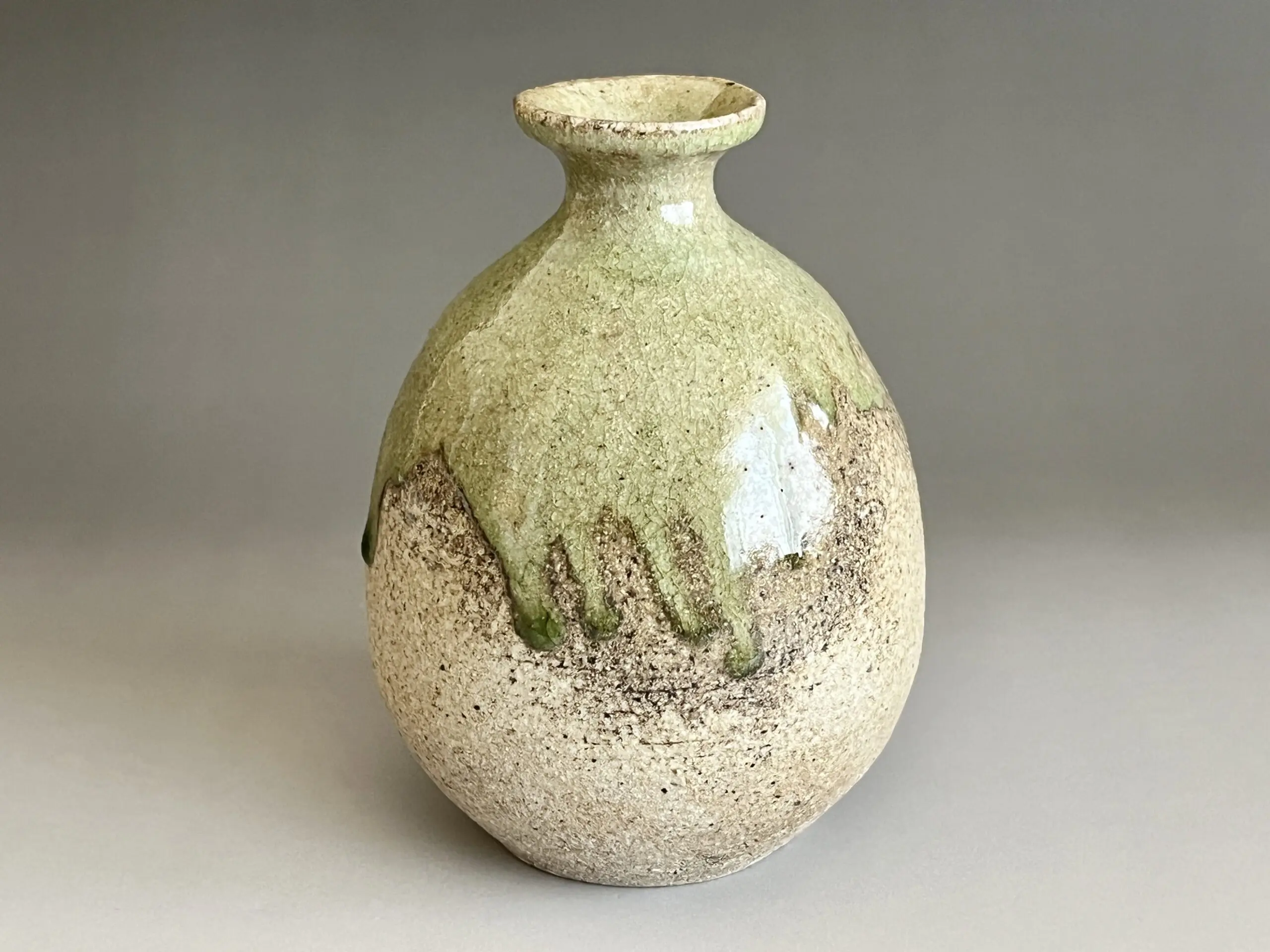 新綜工芸展入選作家　愚徳窯　大山重好作　いらぼ釉　土瓶型花器 江崎一生 常滑焼 灰釉 壷 徳利 花瓶 花入 花器 酒器 | 陶酔庵 -tousuian-