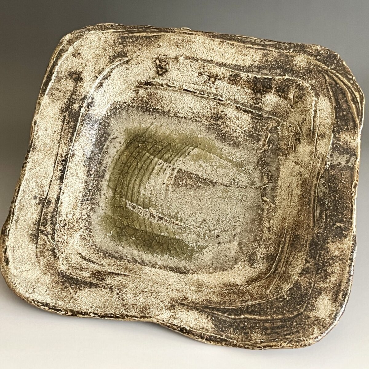 灰釉刻文　四方皿　胴径31.0㎝