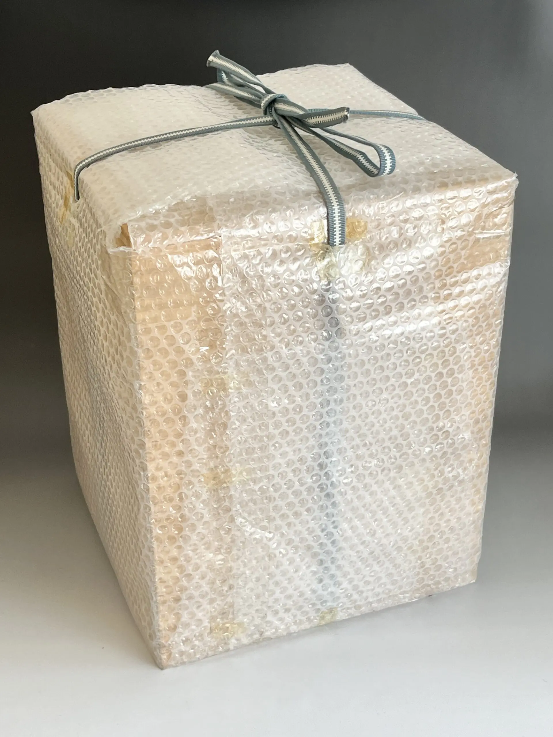 共箱（外装から透けて見える部分にダメージは見受けられません）