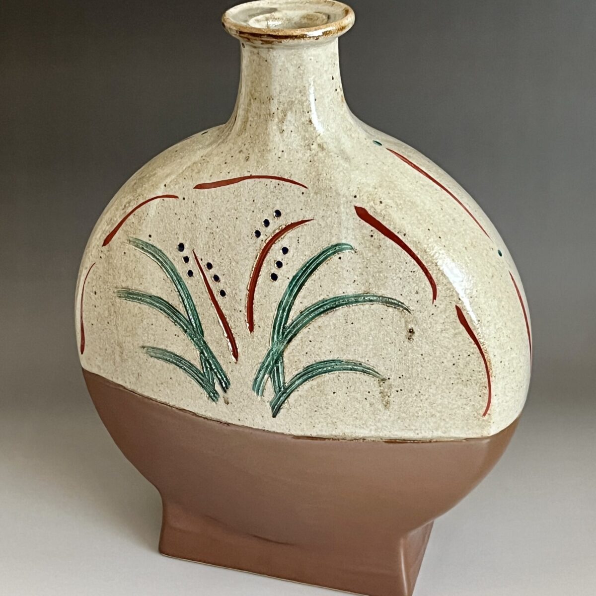 柿釉花紋扁壷　高さ30.5㎝