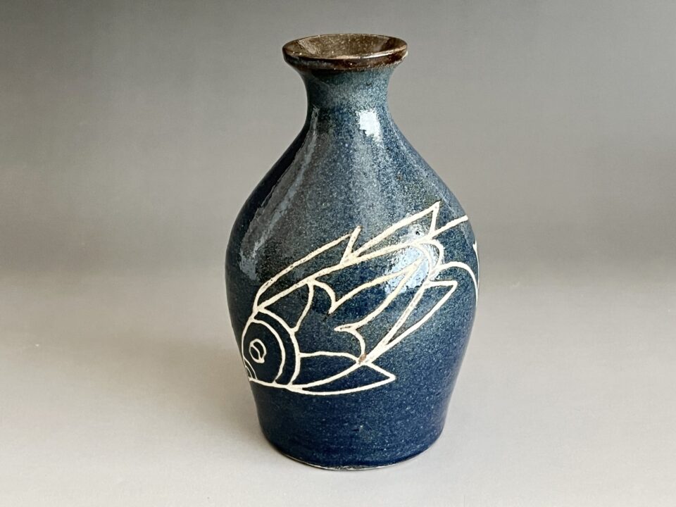 ★ 金城敏男 （父 人間国宝 金城次郎）壺屋焼　瑠璃釉　魚文徳利　酒器