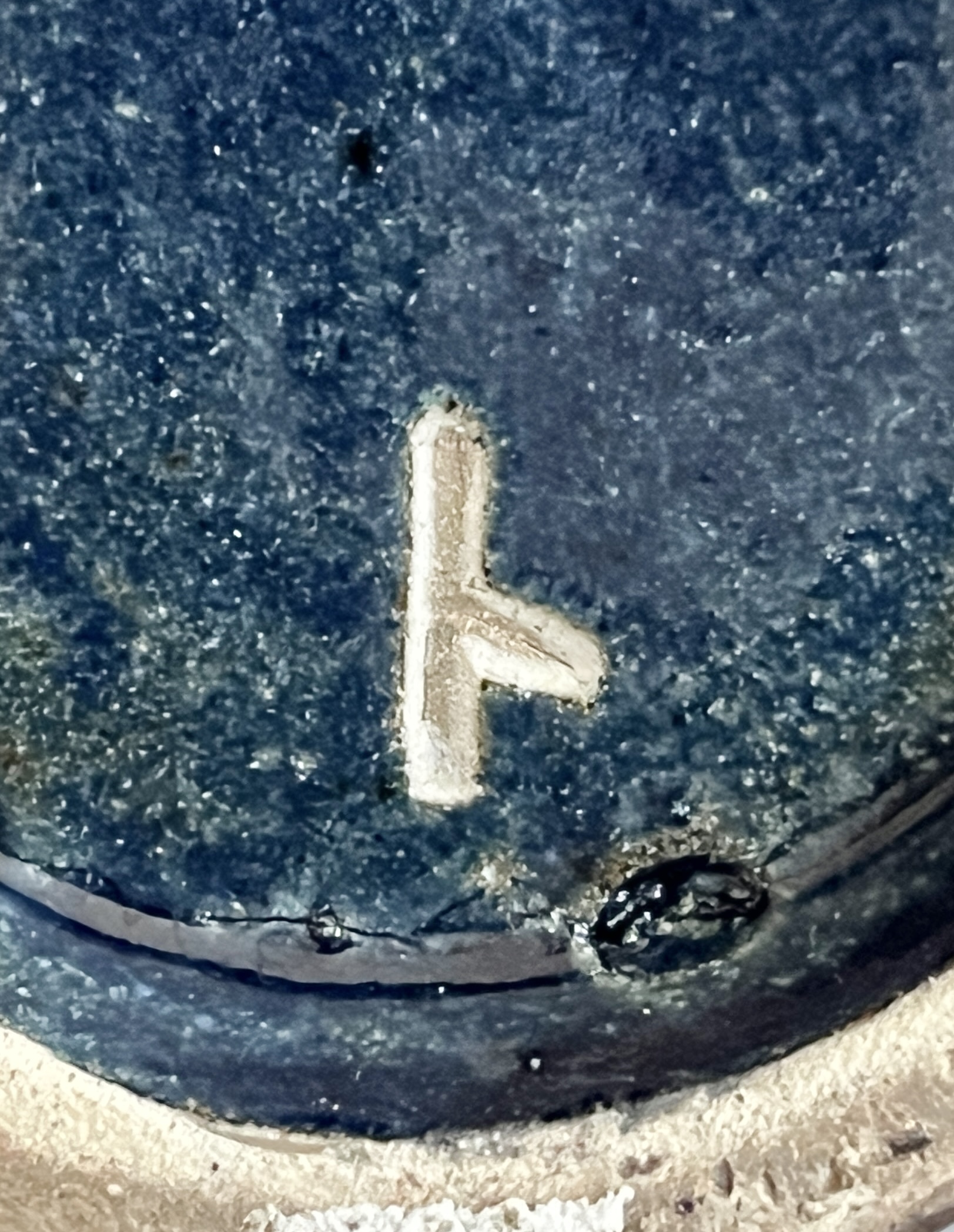 ★ 金城敏男 （父 人間国宝 金城次郎）壺屋焼　瑠璃釉　魚文徳利　酒器の陶印