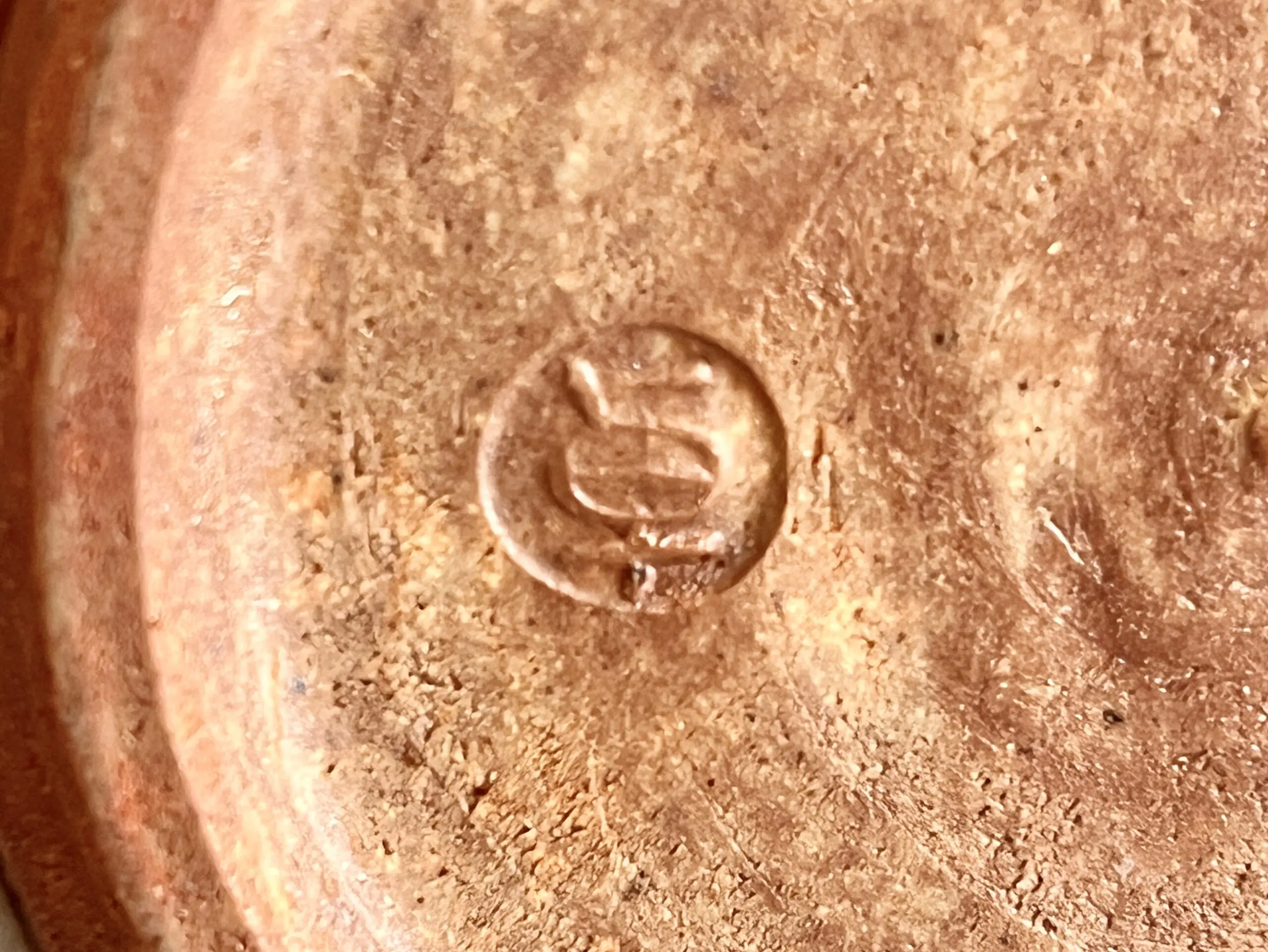 陶印（作印）：高台内に『卓』の印がございます