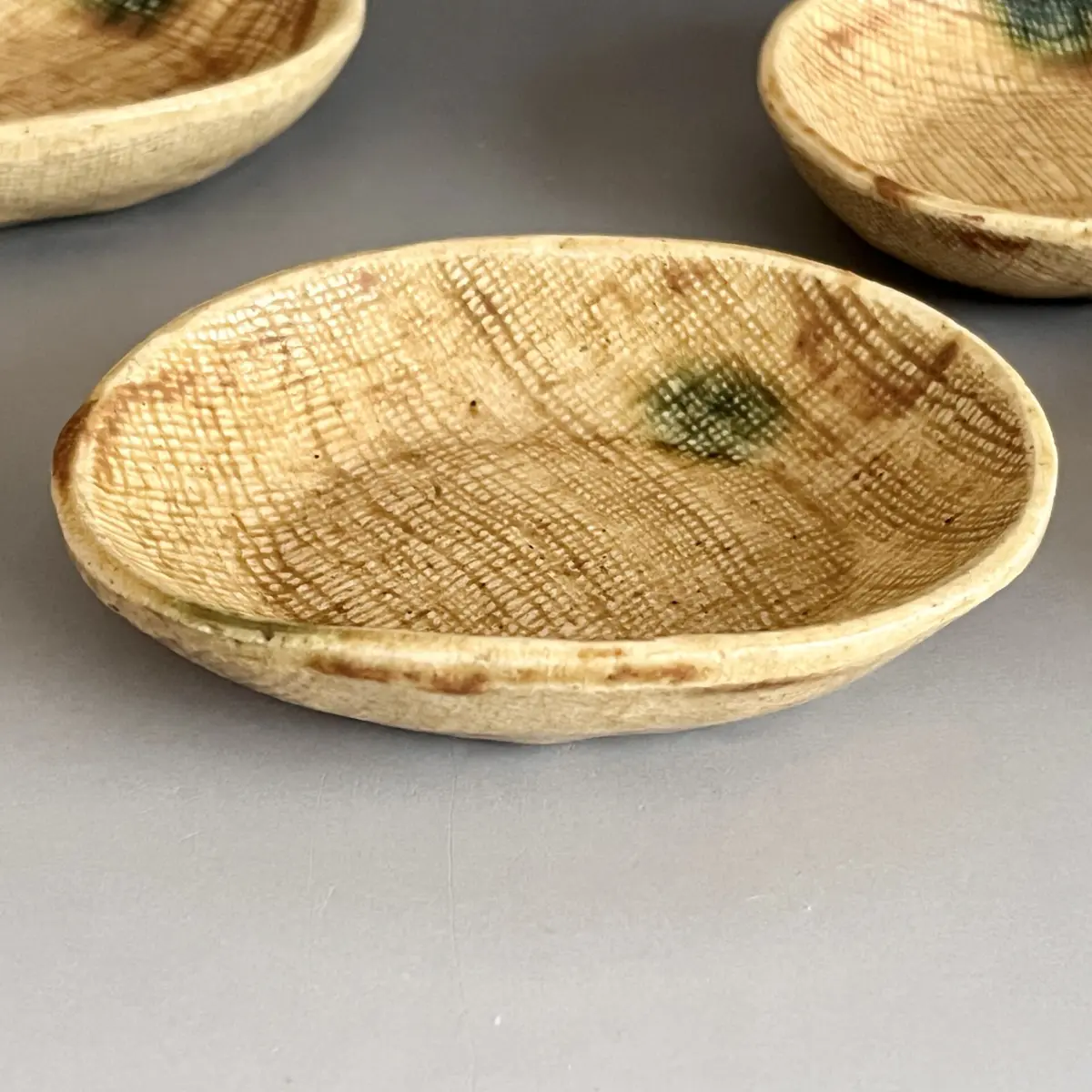 黄瀬戸絵変り小皿 5枚 [B24547] 五代 加藤作助 （伸也） 黄瀬戸小皿 五枚 五客 豆皿 小判皿 銘々皿