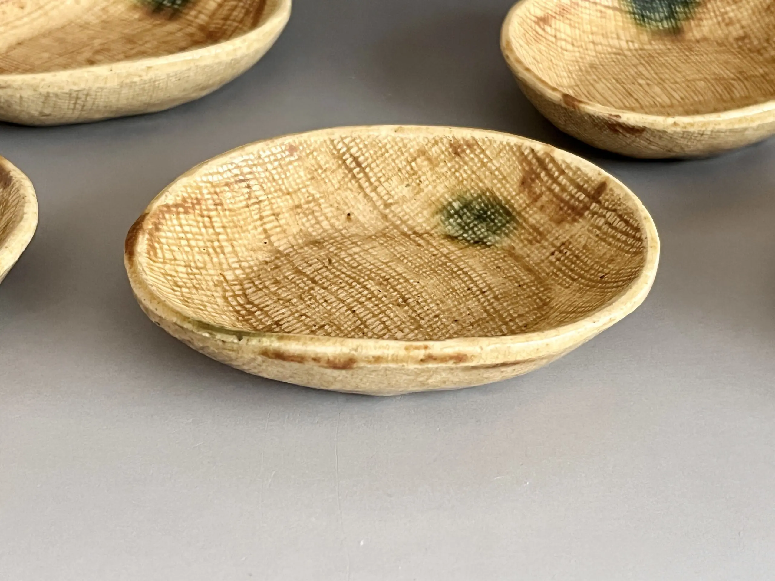 黄瀬戸絵変り小皿 5枚 [B24546] 五代 加藤作助 （伸也） 黄瀬戸小皿 五枚 五客 豆皿 小判皿 銘々皿