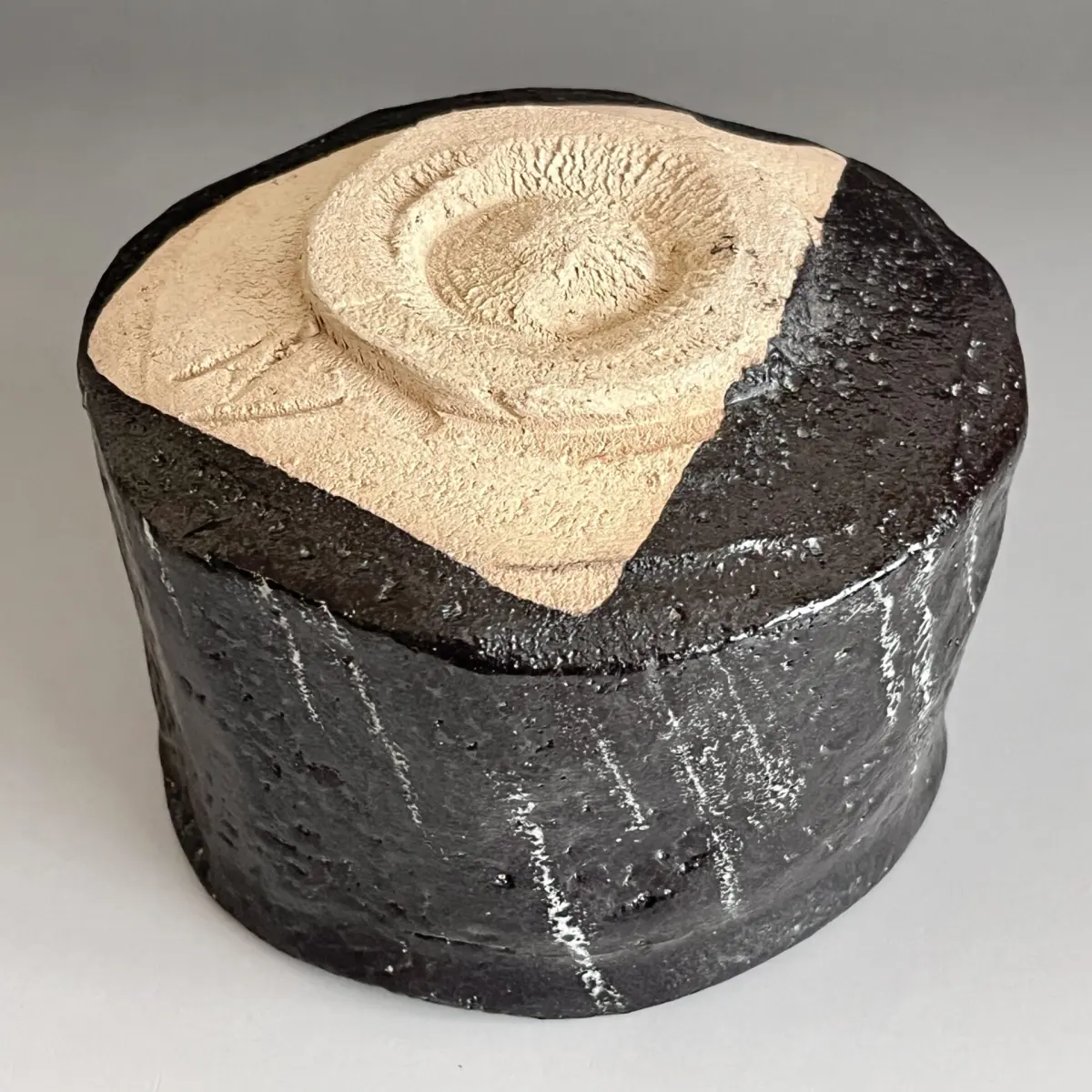 中島正雄 （師 日根野作三） 瀬戸黒茶碗 銘 山雨 直筆画付き 茶道具