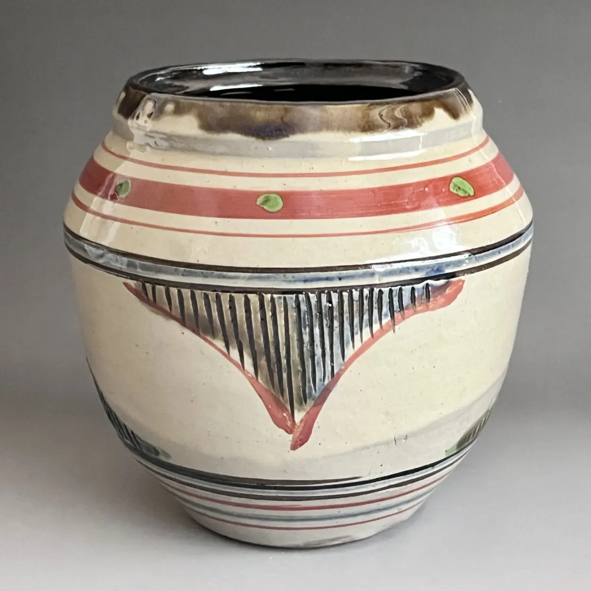 【美品!】陶器製花瓶·壺（琉球焼　末吉窯） 新垣栄三郎 壺屋焼 赤絵壷 花瓶 花入 花器 琉球 民芸 やちむん | 陶酔